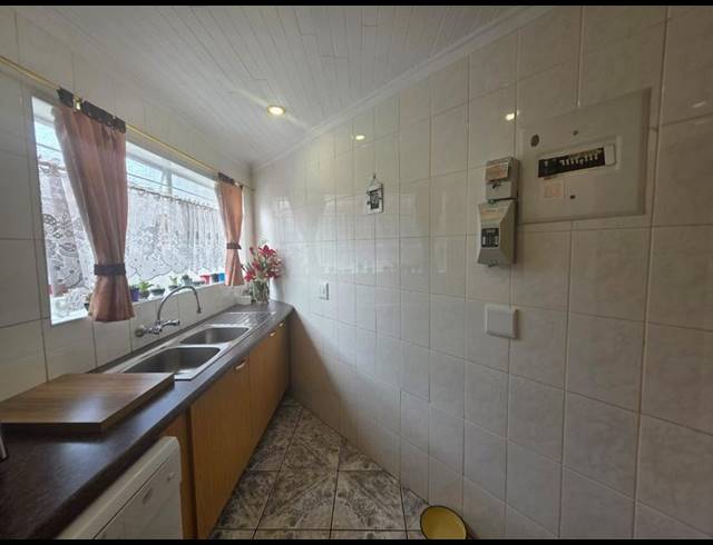 2 BEDROOM TOWNHOUSE FOR SALE IN HELIKONPARK